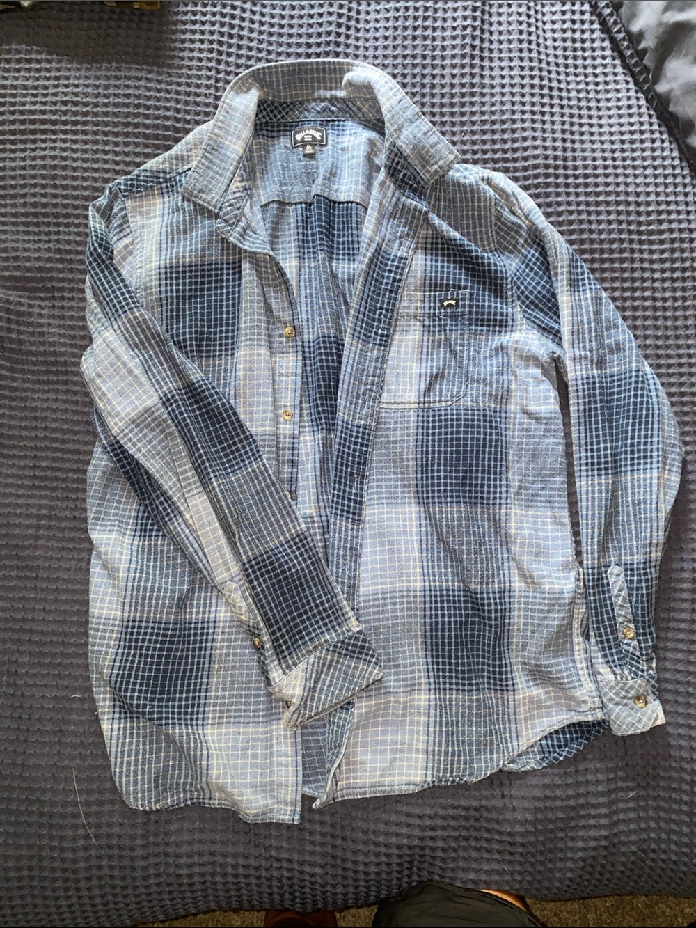 Billabong Mens blue and white plaid button down